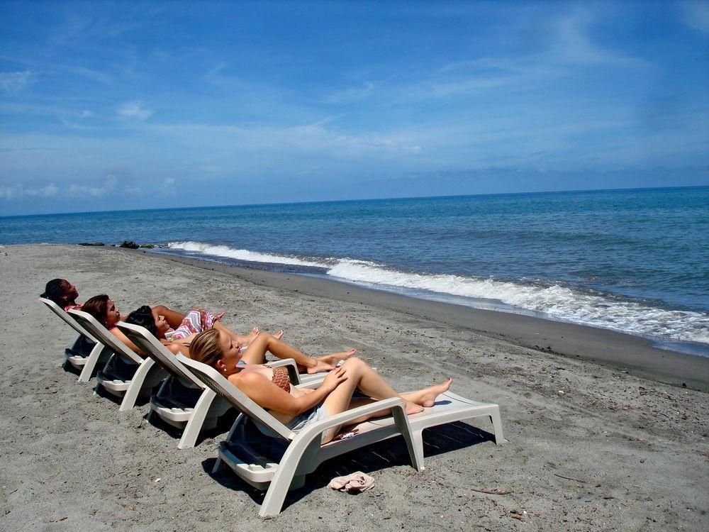 Hotel Partenon Beach & Resort La Ceiba Exterior photo