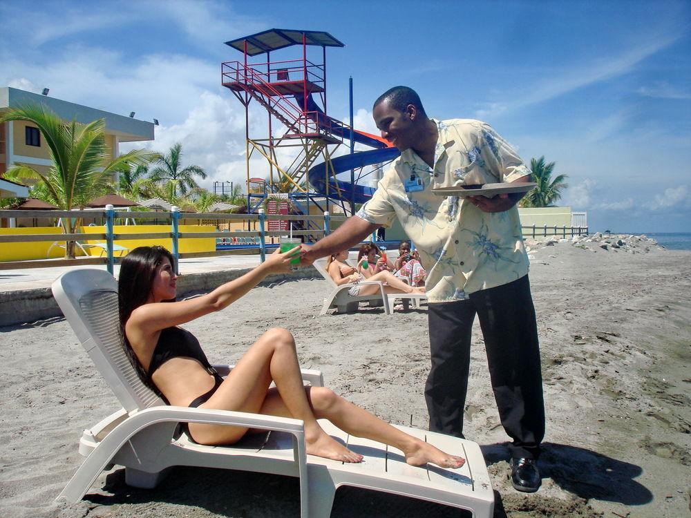 Hotel Partenon Beach & Resort La Ceiba Exterior photo